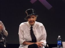Elaine Stritch talks to the audience